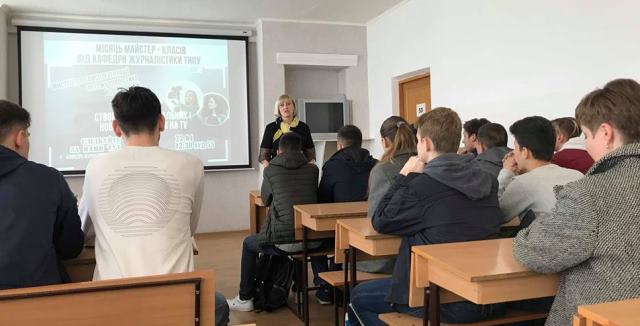 Доцент кафедри журналістики-Синоруб Галина Петрівна розповідає про тематику майстер-класів